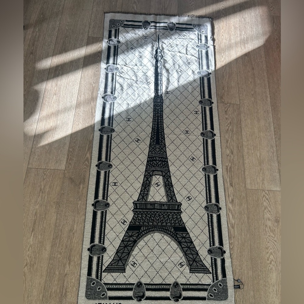🛑SOLD🛑 CHANEL Black/White Eiffel Tower Print Scarf  | Black White - Picture 3 of 14